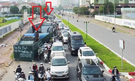 Cận cảnh các công trường vẫn 'nghỉ Tết'