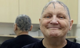 Cụ bà 60 xăm cả đầu trọc