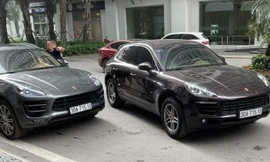 Hai chiếc xe Porsche khác màu sơn, trùng biển số xuất hiện ở Hà Nội. Ảnh S.T