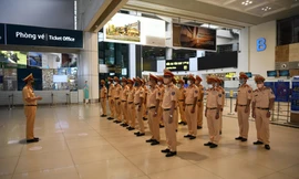 Gần 40 cán bộ chiến sĩ Cục CSGT lên đường vào miền Nam chống dịch.