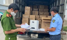 Số lượng lớn máy thở thu giữ.