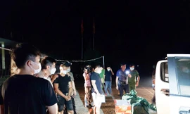 Công an kiểm tra phát hiện số lượng lớn pháo hoa nổ.