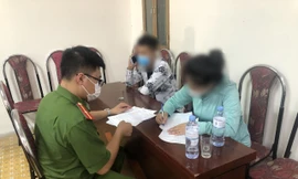 Hàng chục người bị phạt hơn 300 triệu vì vi phạm phòng dịch, ra đường khi không cần thiết