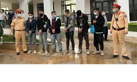 Sáu người nước ngoài không xuất trình được giấy tờ tuỳ thân, giấy tờ nhập cảnh.