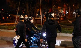 Hà Nội: Cảnh sát đón lõng, xử lý gần 100 ‘quái xế’ 