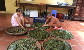 Hàng nghìn chiếc bánh được gửi tới các chốt kiểm soát dịch trên địa bàn quận Bắc Từ Liêm.