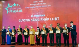 Tôn vinh 50 ‘Gương sáng pháp luật’