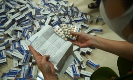 Gần 500 hộp thuốc điều trị COVID-19 không rõ nguồn gốc bị thu giữ.