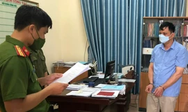 Quân Văn Thịnh (SN 1975) - Hiệu trưởng Trường Phổ thông Dân tộc nội trú THCS huyện Yên Sơn.