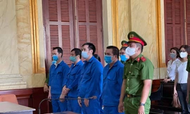 Các bị cáo tại phiên tòa.