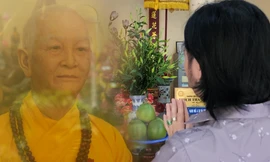 Trở về từ Thái Lan, bức tượng cao tăng bị kiểm tra hộ chiếu vì quá giống người thật