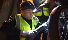 Những đêm trắng của 'người hùng' cứu hộ xe máy 0 đồng tại Hà Nội