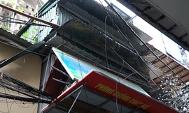 Hiểm họa rình rập từ 'chuồng cọp', cửa cuốn điện ở Hà Nội