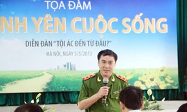 Khi trung tướng hát cho phạm nhân nghe