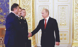 30 phát đại bác mừng Tổng thống Putin