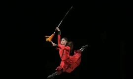 Clip nữ sinh nhảy lộn người tại lễ tốt nghiệp thu hút hàng triệu lượt xem