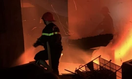 'Bà hỏa' thiêu rụi hàng chục ki ốt chợ trong đêm ở Đắk Lắk 