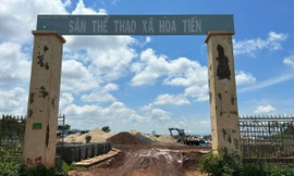 Đắk Lắk: Nhà văn hóa, sân thể thao thành bãi tập kết vật liệu