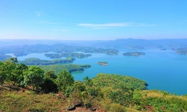 Hồ Tà Đùng được ví như vịnh Hạ Long trên Tây Nguyên