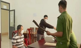 Tạm giam hai bố con chém người tới tấp sau va chạm giao thông