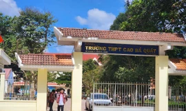 Kỷ luật cảnh cáo nữ hiệu trưởng cho học sinh lớp 12 'tự nguyện' nghỉ học