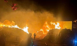 Lửa bốc cháy dữ dội tại công ty phân bón Đắk Lắk