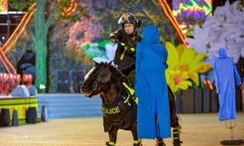 Cảnh sát cơ động Kỵ binh biểu diễn ở thủ phủ cà phê Buôn Ma Thuột