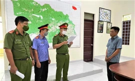 Cơ quan chức năng đọc quyết định khởi tố bị can, lệnh bắt tạm giam ông Ý