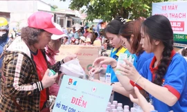 Nhờ suất cơm, hộp sữa, nhiều thí sinh Tây Nguyên không phải chạy 20km về nhà