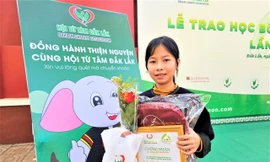 Hàng trăm suất học bổng tiếp sức trò nghèo học giỏi Đắk Lắk