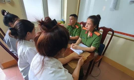 Hai bé gái bị lừa bán vào quán karaoke với giá 4 triệu đồng