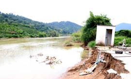 Làm sạt lở bờ sông, ngập úng cây trồng, công ty thủy điện chậm bồi thường