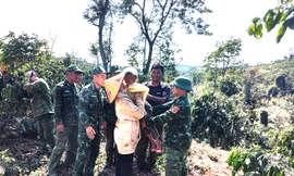 Theo mẹ lên rẫy, bé gái 6 tuổi đi lạc ở khu vực biên giới