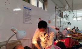 Cả gia đình 3 thế hệ nhập viện cấp cứu sau khi ăn nấm lạ