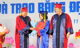 Hơn trăm tân bác sĩ trường đại học lớn nhất Tây Nguyên và lời thề Hippocrates