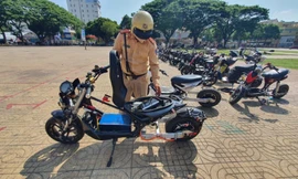 Hàng chục học sinh mang xe độ chế tụ tập, biểu diễn và quay video câu like