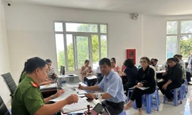 Công an Đắk Lắk làm việc xuyên ngày nghỉ để thu hồi, cấp đổi con dấu