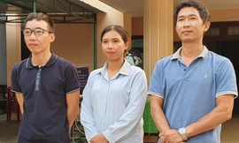 Các giáo viên thắng kiện