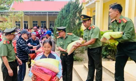 Công an tỉnh Đắk Nông huy động 6 tỷ đồng giúp người dân, nhận đỡ đầu 21 trẻ mồ côi