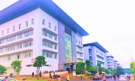 Bệnh viện 'nghìn tỷ' không mua được găng tay, dây truyền máu do cơ chế?