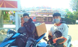 'Phượt' hàng trăm cây số về quê ăn Tết