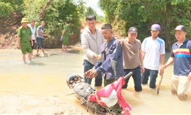 Băng rừng, lội suối truy bắt nghi phạm sát hại chú họ