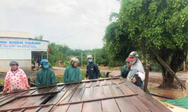 Mưa lớn kèm lốc khiến 10 ngôi nhà ở xã Cư Kbang bị hư hỏng 