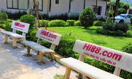 Loạt ghế đá ở hoa viên Buôn Ma Thuột ken đặc quảng cáo trang cá độ