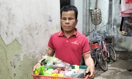 Tiếp vụ người khiếm thị bị xe buýt ngó lơ ở Đắk Lắk: Có người nói 'nuốt lệ vào tim'