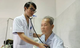 Cụ ông thoát 'cửa tử' ngoạn mục sau nhiều lần ngưng tim