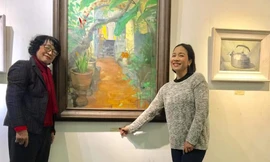 Nhà văn vẽ tranh, bán nhanh đến mức triển lãm phải đóng cửa sớm