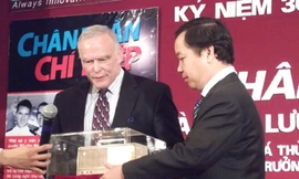 Tác giả “Chân trần, ý thép” giao lưu với độc giả Việt Nam