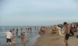 Tắm biển, 2 học sinh chết đuối