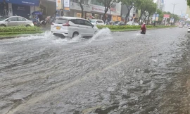 Teen Đà Nẵng lo lắng vì sát kiểm tra giữa học kì I nhưng phải nghỉ học kéo dài vì mưa lớn